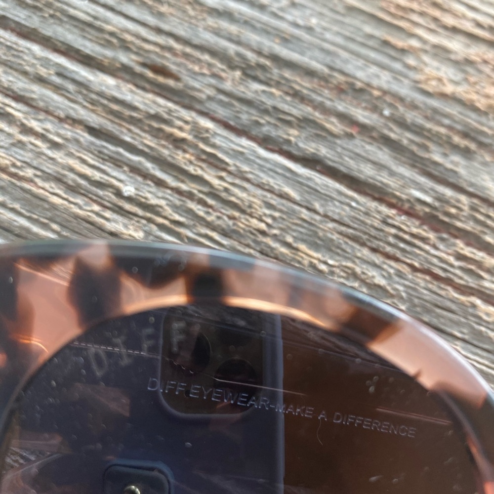 Tortoise shell Diff sunglasses - Picture 2 of 4